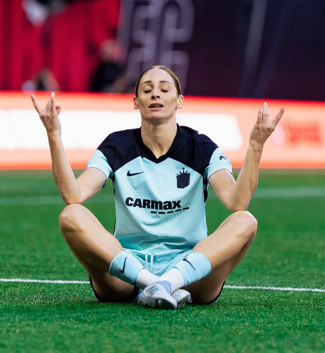 Esther González renova com o coração em Gotham até 2027