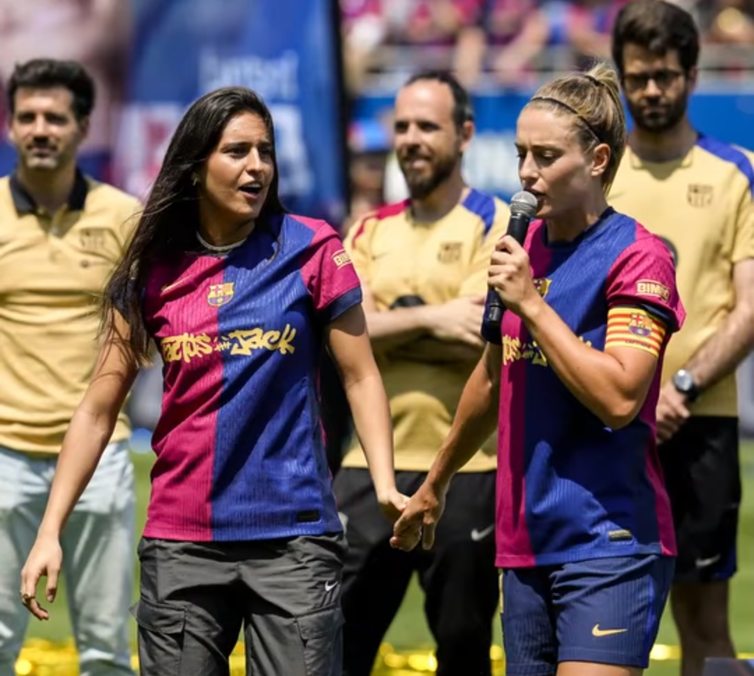 Alexia Putellas faz promessa a Kika Nazareth nos festejos do campeonato