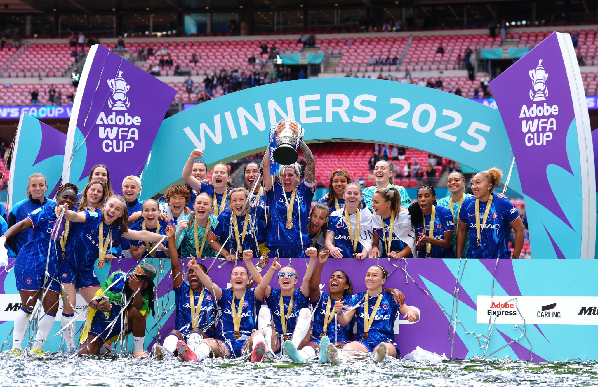 Explosão azul em Wembley: Chelsea vence Taça perante mais de 74 mil adeptos