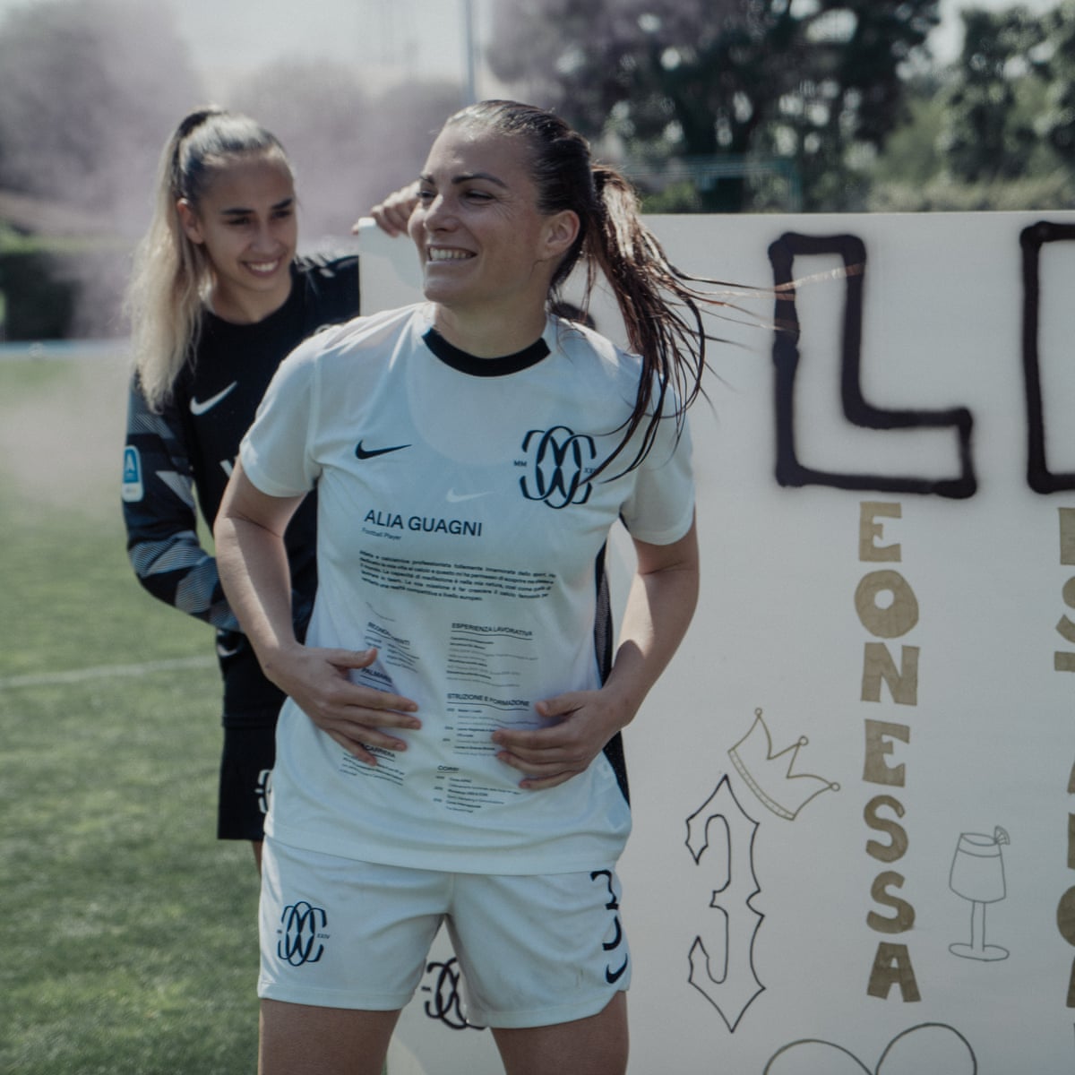 Alia Guagni entra em campo com CV estampado na camisola no dia em que pendurou as chuteiras