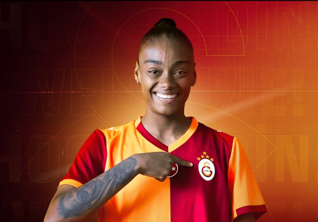 Marta Cintra troca de cores em Istambul e assina pelo&nbsp;Galatasaray