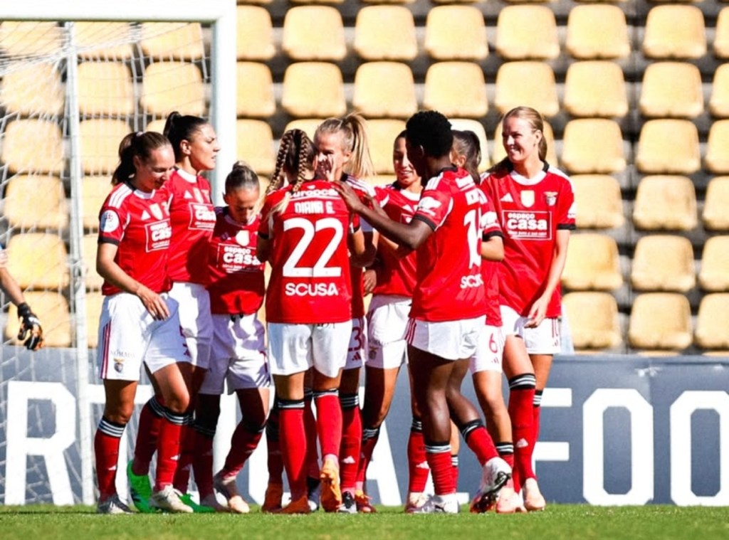 Entre sustos, revisões e golos o Benfica vence o Valadares&nbsp;Gaia