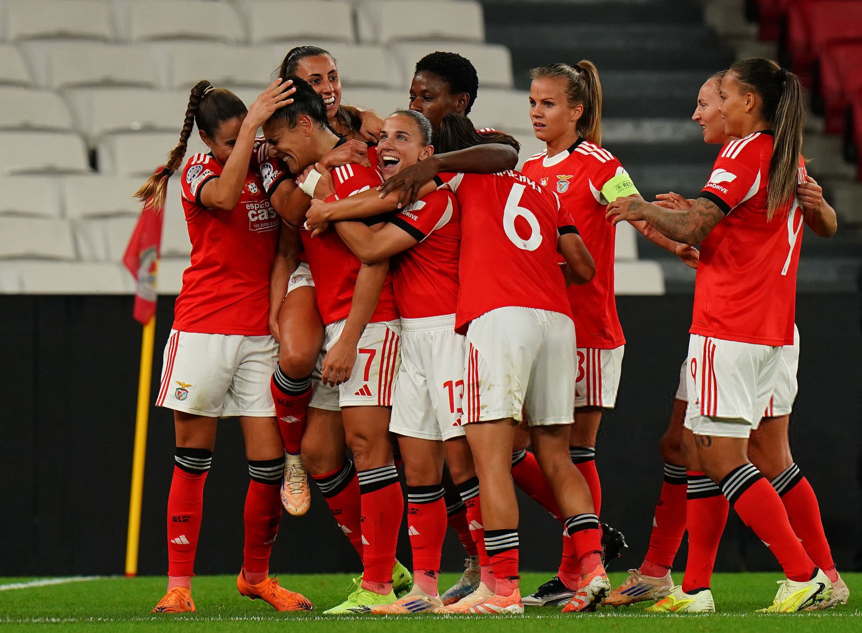 SL Benfica empata na Luz com o Twente e conquista o primeiro ponto na Champions