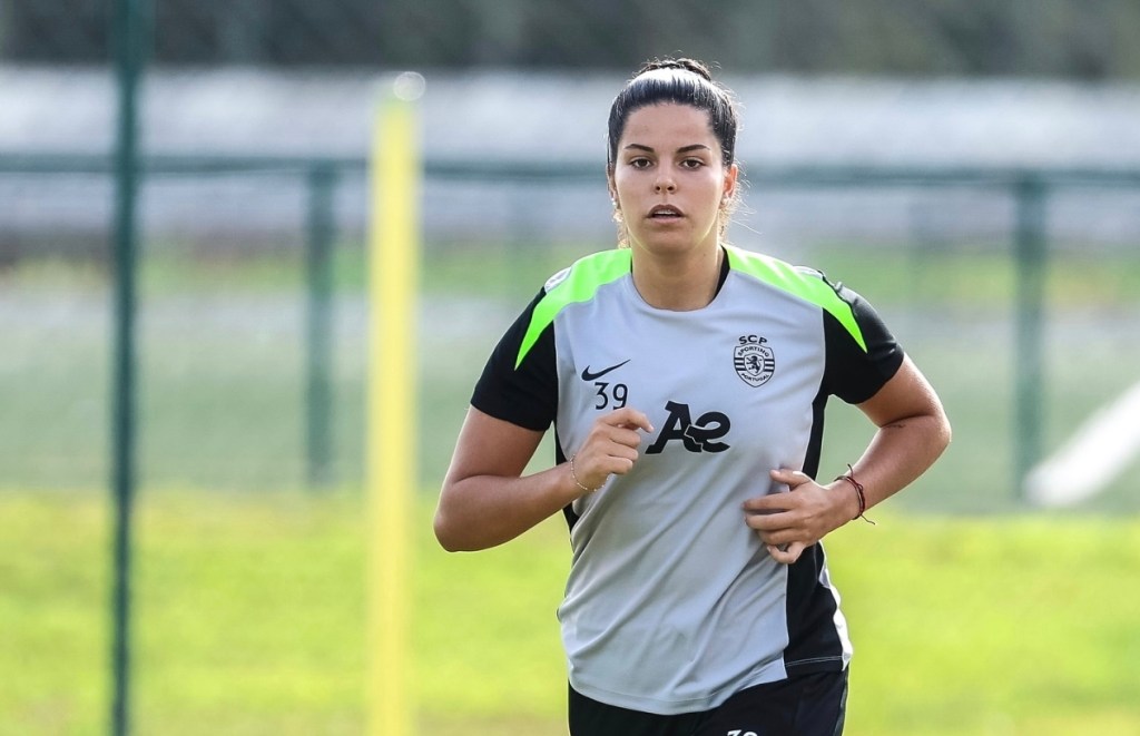 Andreia Bravo de volta aos treinos coletivos após meses fora por&nbsp;lesão