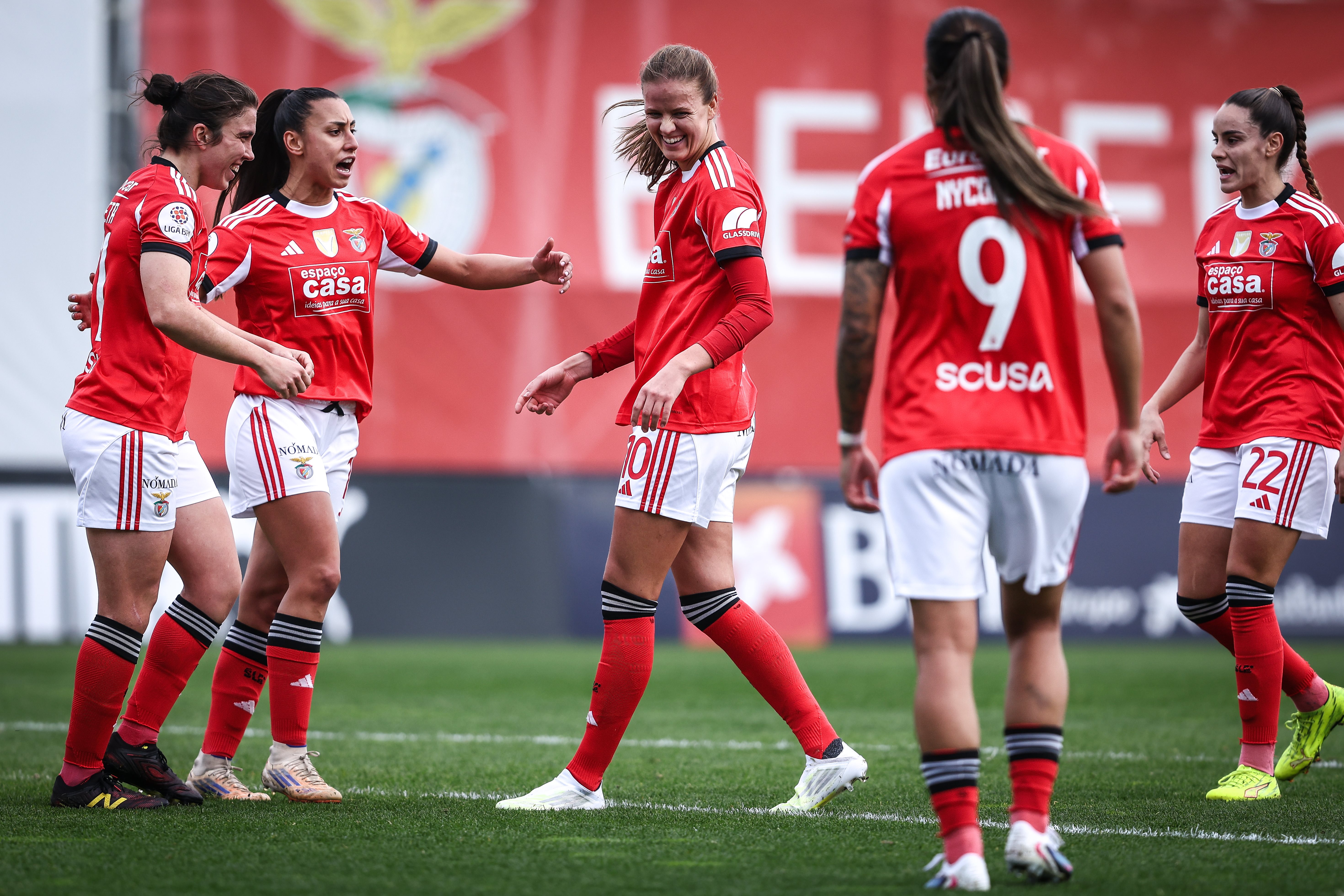 Benfica vence o Valadares pela margem mínima e está também nas meias finas
