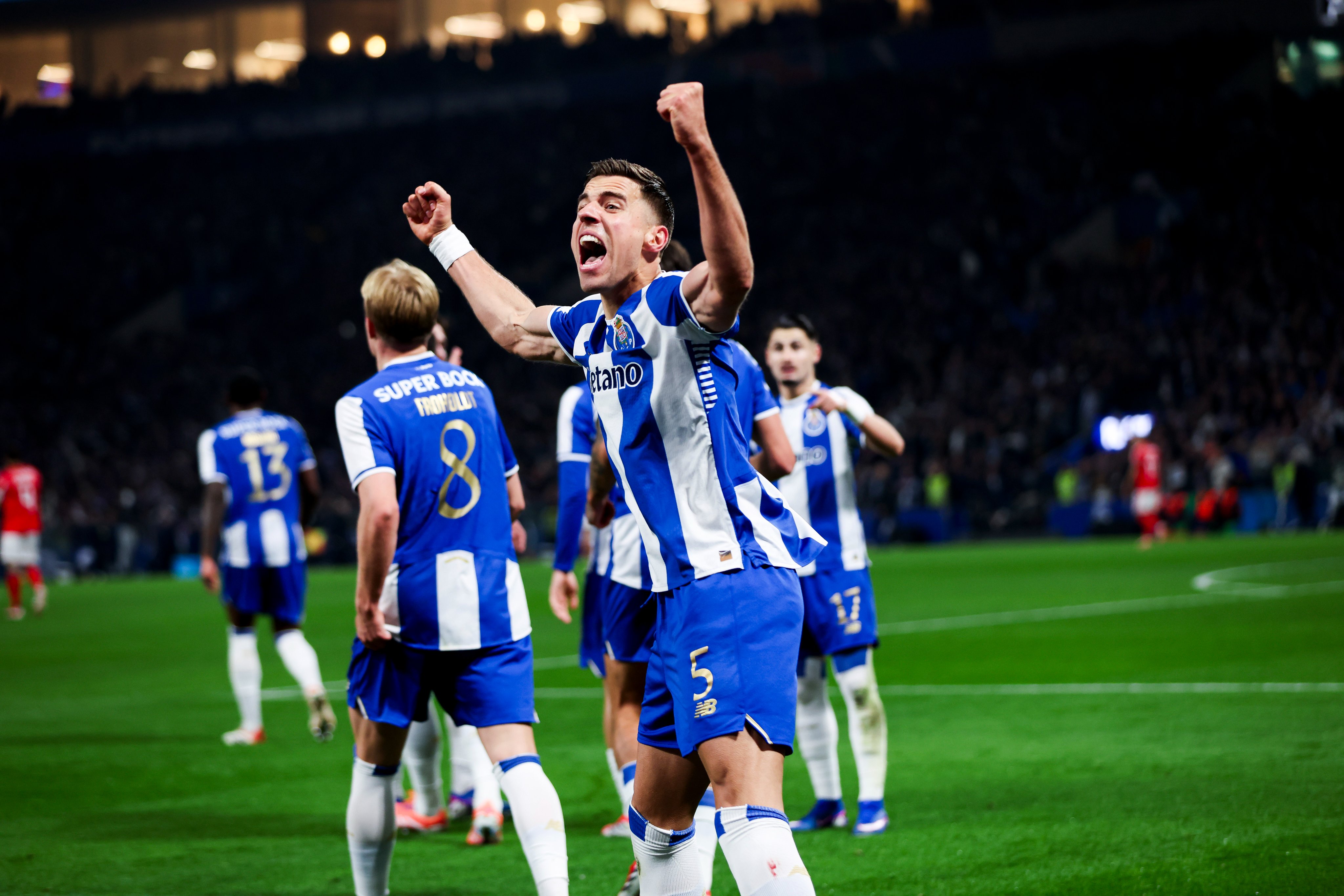 Dragão decide, Águias caem: noite de Taça com golo decisivo de Bednarek