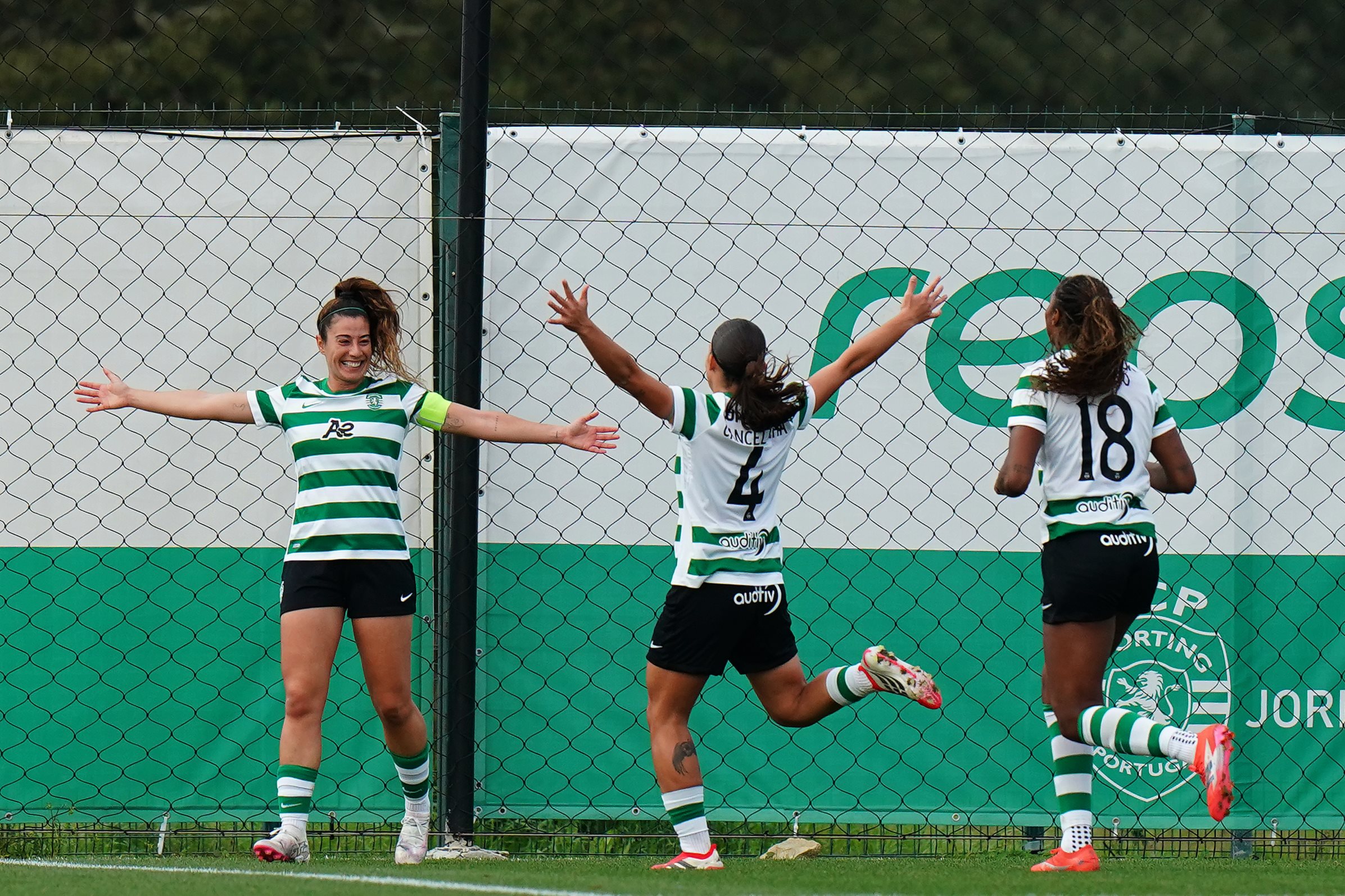 Após fase de grupos dura, o Sporting vence o Racing Power e está nas meias finais