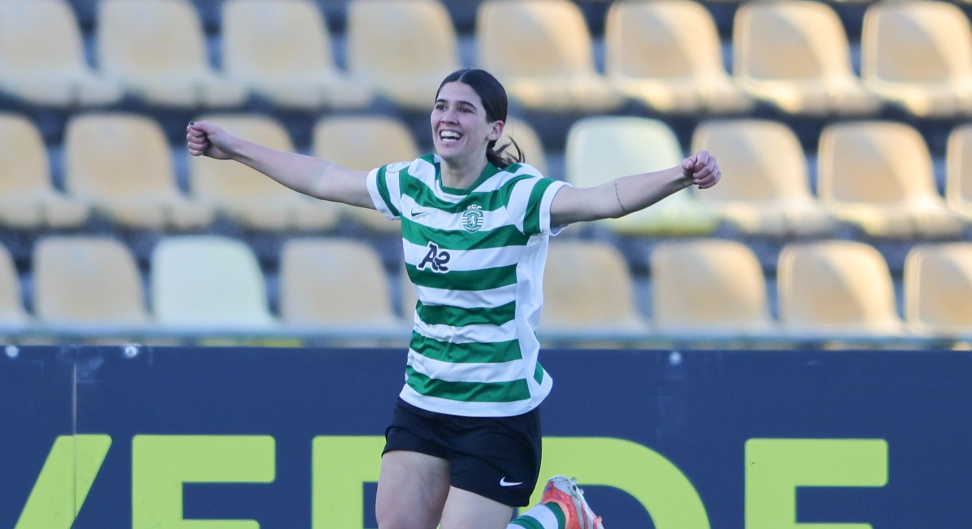 Ana Tomaz saiu do banco aos 85 minutos, bisou e deu a vitória ao Sporting sobre o Valadares