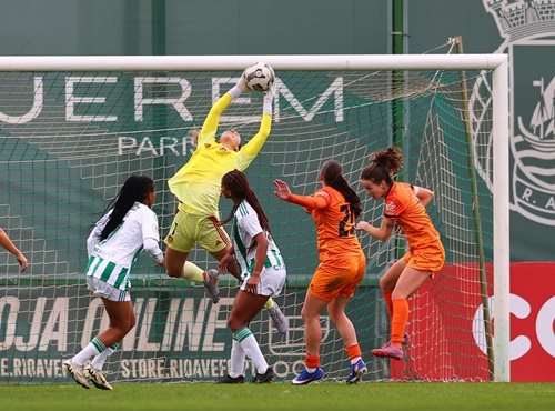 O Rio Ave recebeu e venceu o Racing Power por 1-0 com golo de Rielee Fetty