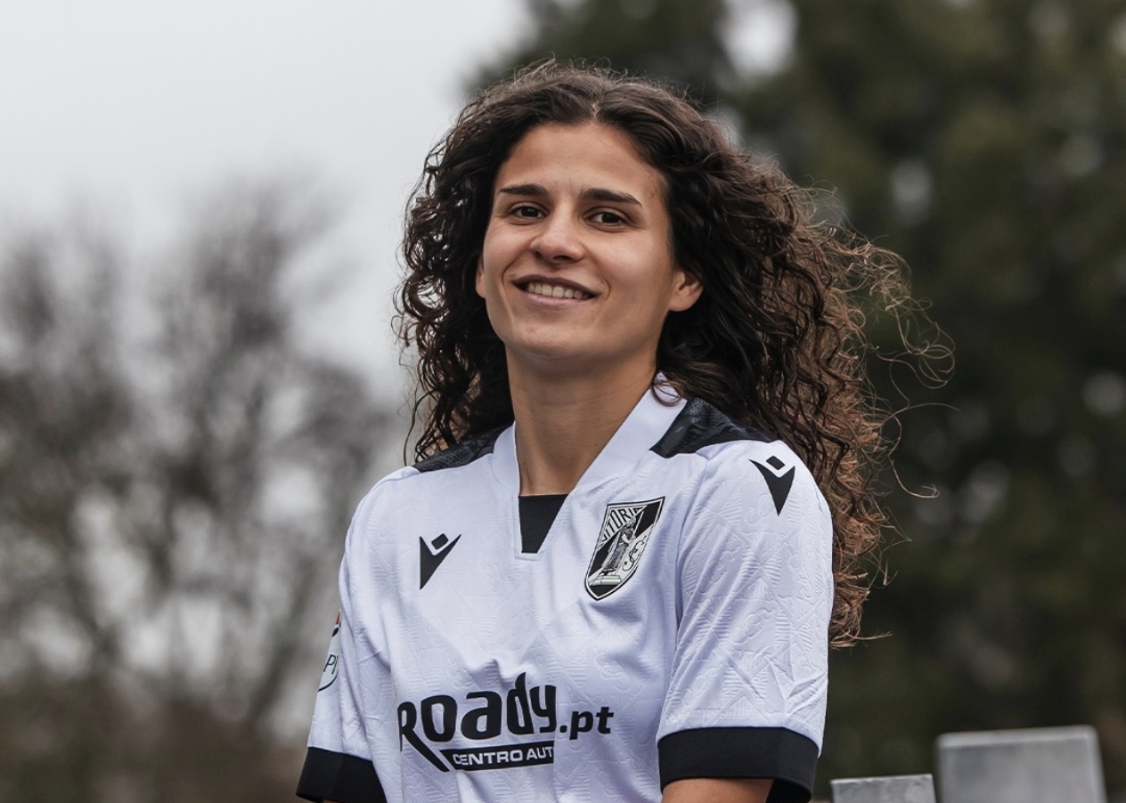 A madeirense Paula Fernandes regressa ao Minho mas desta vez para vestir as cores do Vitória SC