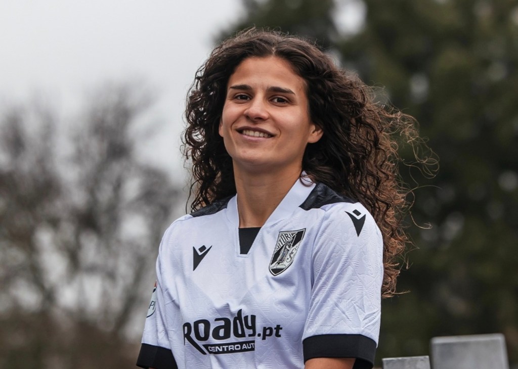 A madeirense Paula Fernandes regressa ao Minho mas desta vez para vestir as cores do Vitória&nbsp;SC