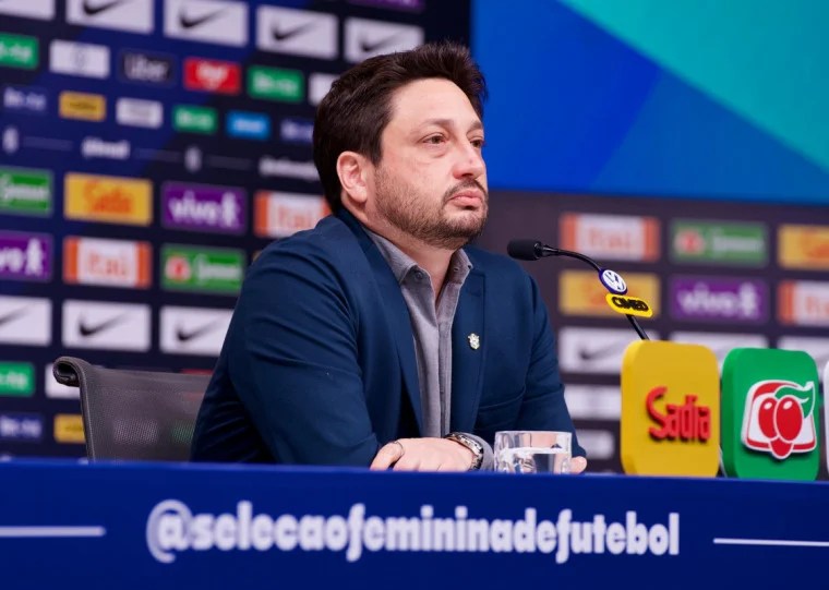 Arthur Elias anuncia convocatória para a Fifa Series e aborda caso de Gio&nbsp;Garbelini