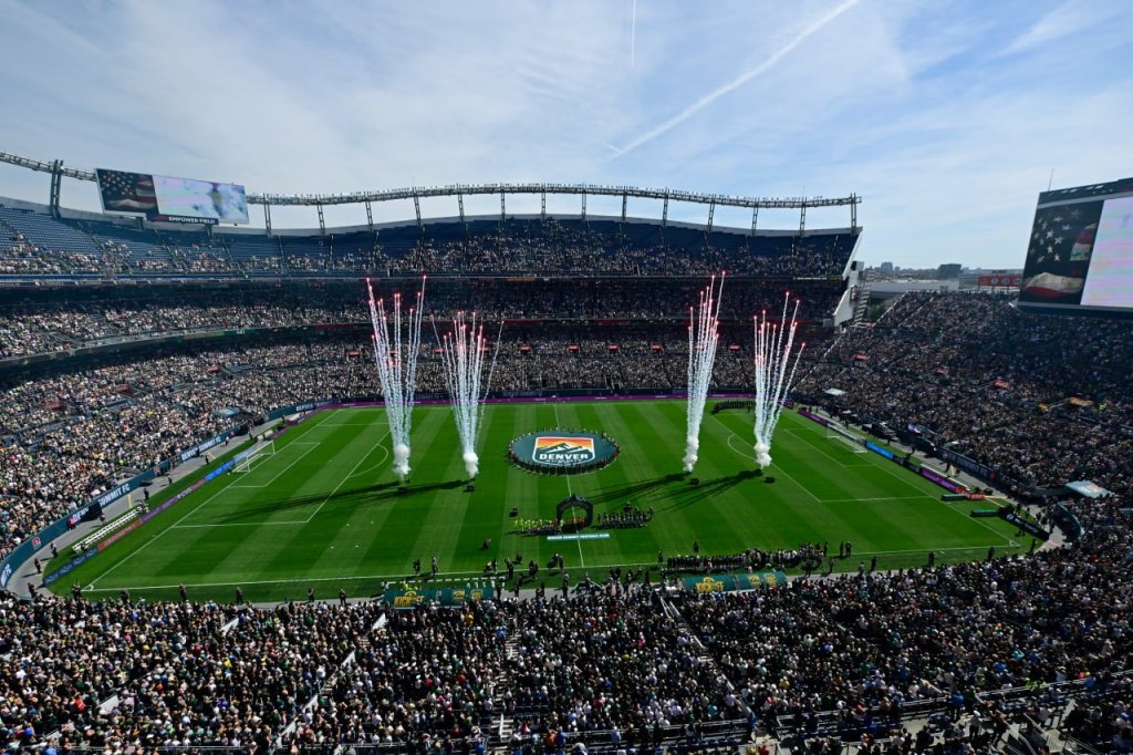 O primeiro jogo em casa da história do Denver Summit quebra o recorde da NWSL com uma assistência de 63&nbsp;044
