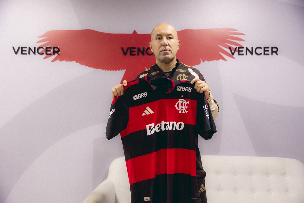 Após despedir Filipe Luís, Flamengo anuncia Leonardo Jardim como novo treinador até 2027