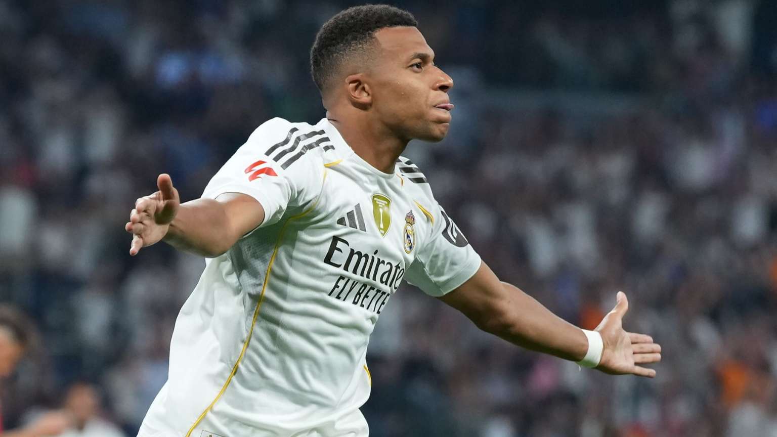 Astro do Real Madrid flagrado com atriz espanhola