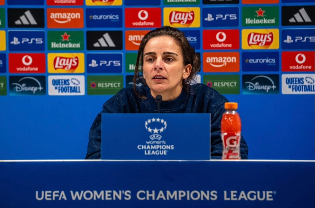 Nova regra! FIFA exige pelo menos duas mulheres na equipa técnica, sendo obrigatório uma delas ser treinadora principal ou&nbsp;adjunta