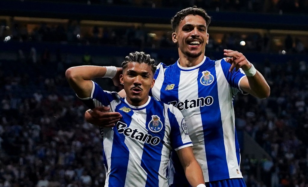 Decisão adiada para solo inglês: Entre o azar e o perdão o autogolo do Porto ditou um empate a uma&nbsp;bola