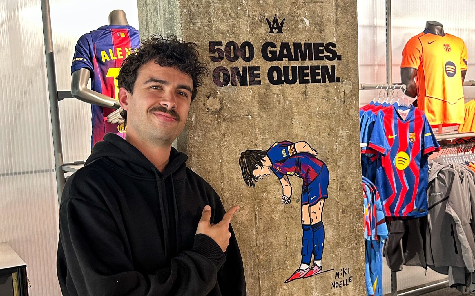 Do papel para o pilar da loja da Nike: O artista Miki Noëlle celebra o jogo 500 de Alexia Putellas