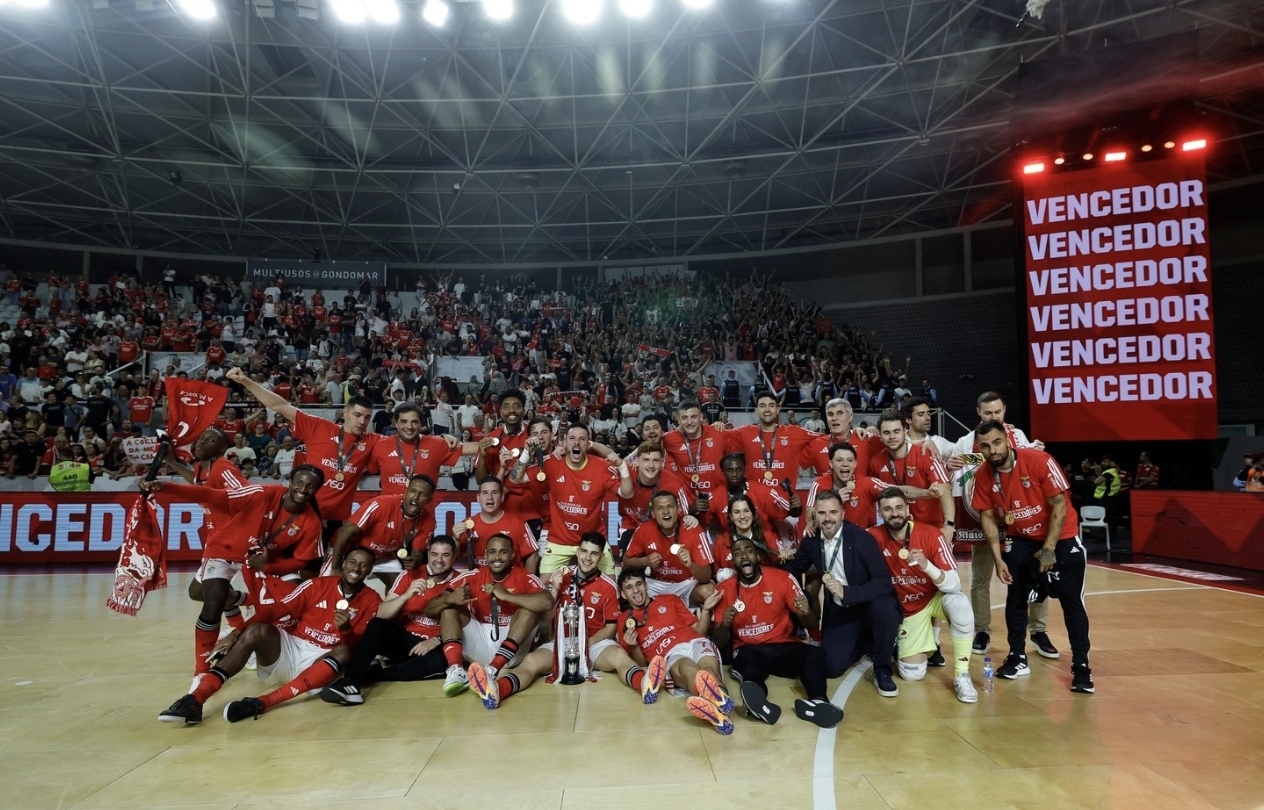 O Trono da Taça de Portugal tem cor de sangue: Benfica vence o Sporting e levanta o troféu