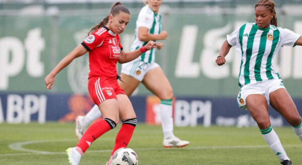 Benfica vence e sela época invicta já o Rio Ave vai disputar o playoff para a&nbsp;manutenção