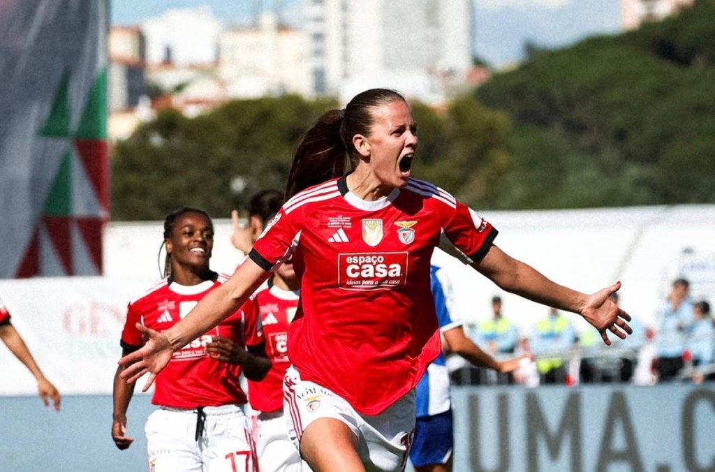 Caroline Møller é a primeira jogadora a marcar num&nbsp;clássico