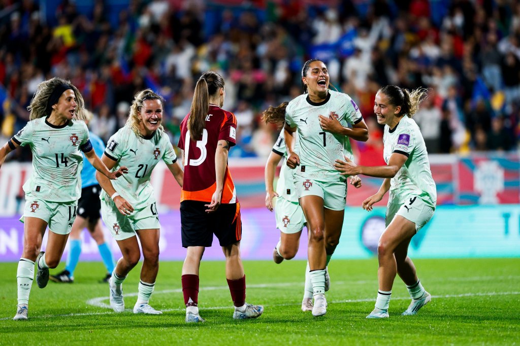 Uma mão cheia de golos e invictas: Portugal aplica goleada&nbsp; frente à&nbsp;Letónia