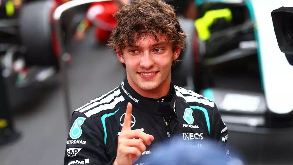 Antonelli imparável: Quinta vitória consecutiva no Mónaco com Hamilton e Hadjar a completar o pódio