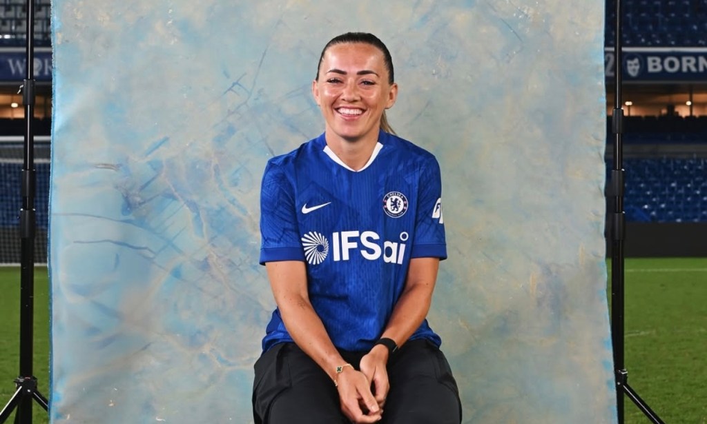 Após mais de uma década no Arsenal Katie McCabe muda de clube e de cores em Londres e assina pelo&nbsp;Chelsea