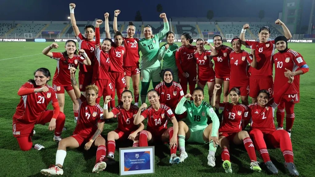 No exílio e contra os talibãs: Afeganistão joga primeira partida oficial de futebol feminino após luz verde da&nbsp;FIFA