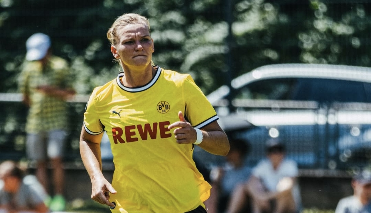 Alex Popp já joga com as cores do Dortmund: Estreia aconteceu na vitória por 5-2 no arranque da pré época