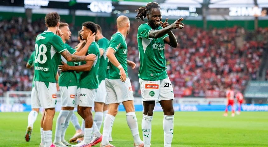 Benfica entra na Liga Europa com derrota frente ao St. Gallen