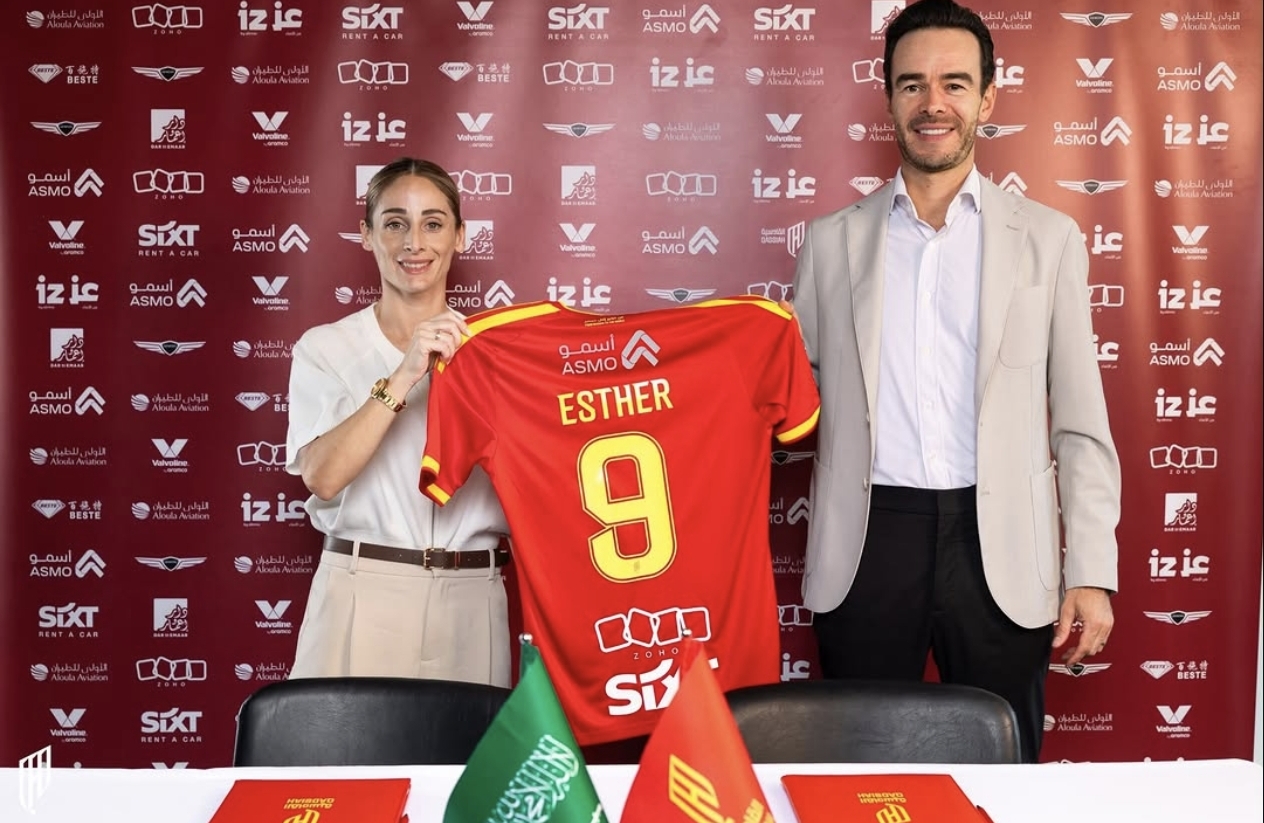 A transferência de Esther Gonzalez para a Arábia Saudita acende o debate: Pode uma futebolista defender certos direitos e valores e, ao mesmo tempo , jogar num país que os restringe?