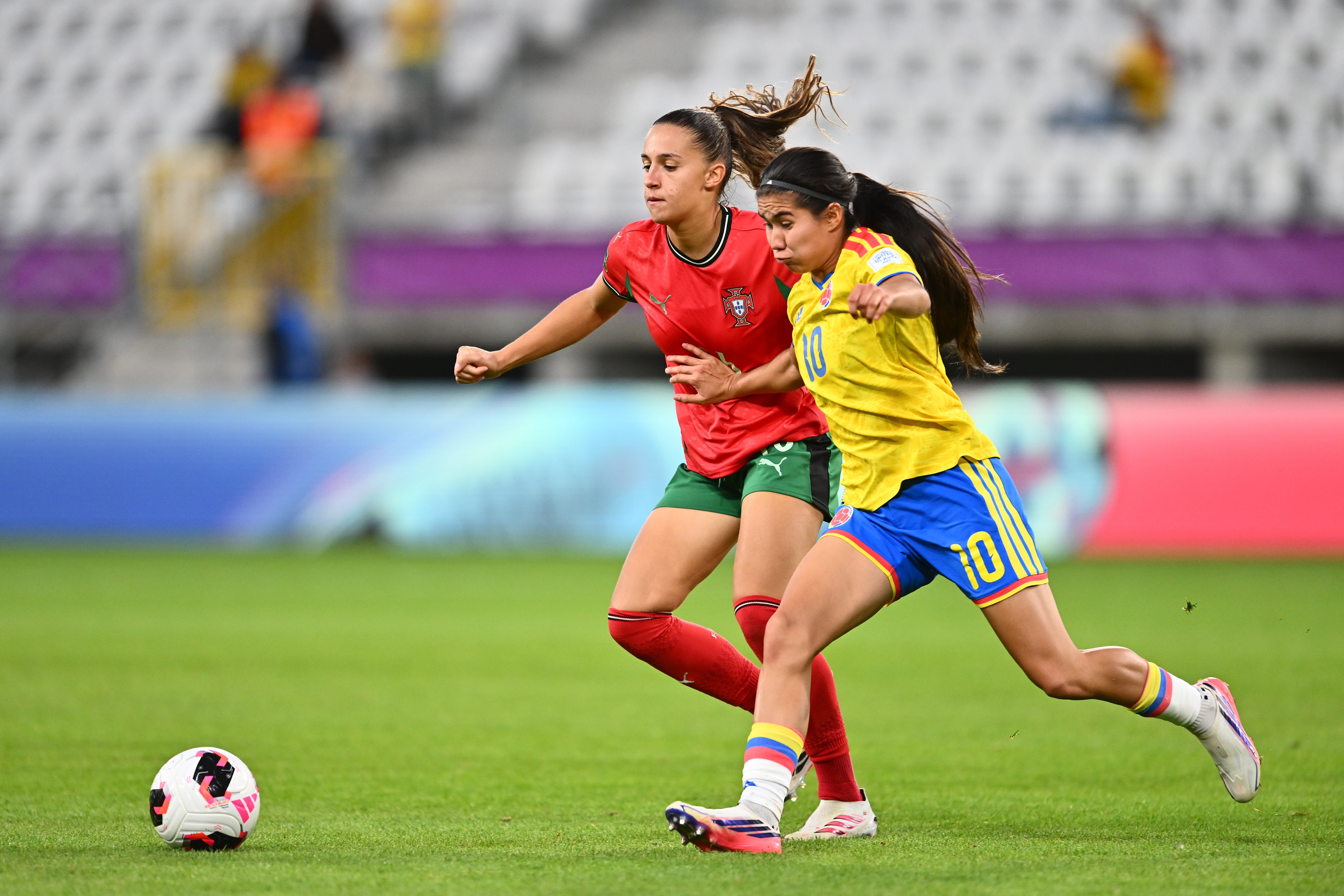 Primeiro ponto português num Mundial:Nair Pina segura Portugal enquanto os postes travam a armada lusa de vencer