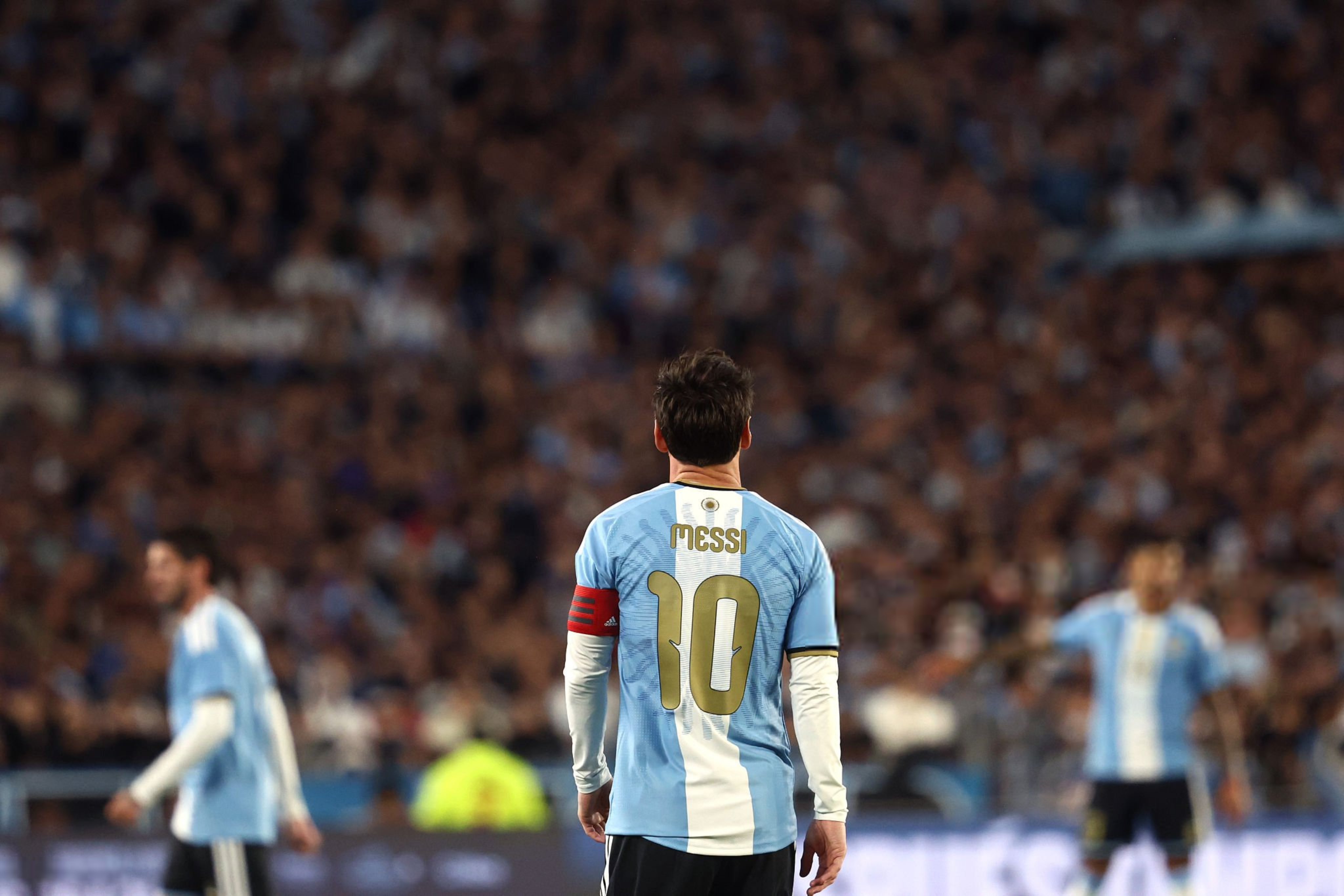 Lionel Messi despediu-se da seleção Argentina com um golo e duas assistências no Monumental de Buenos Aires onde se estreou a jogar em casa há 21 anos atrás