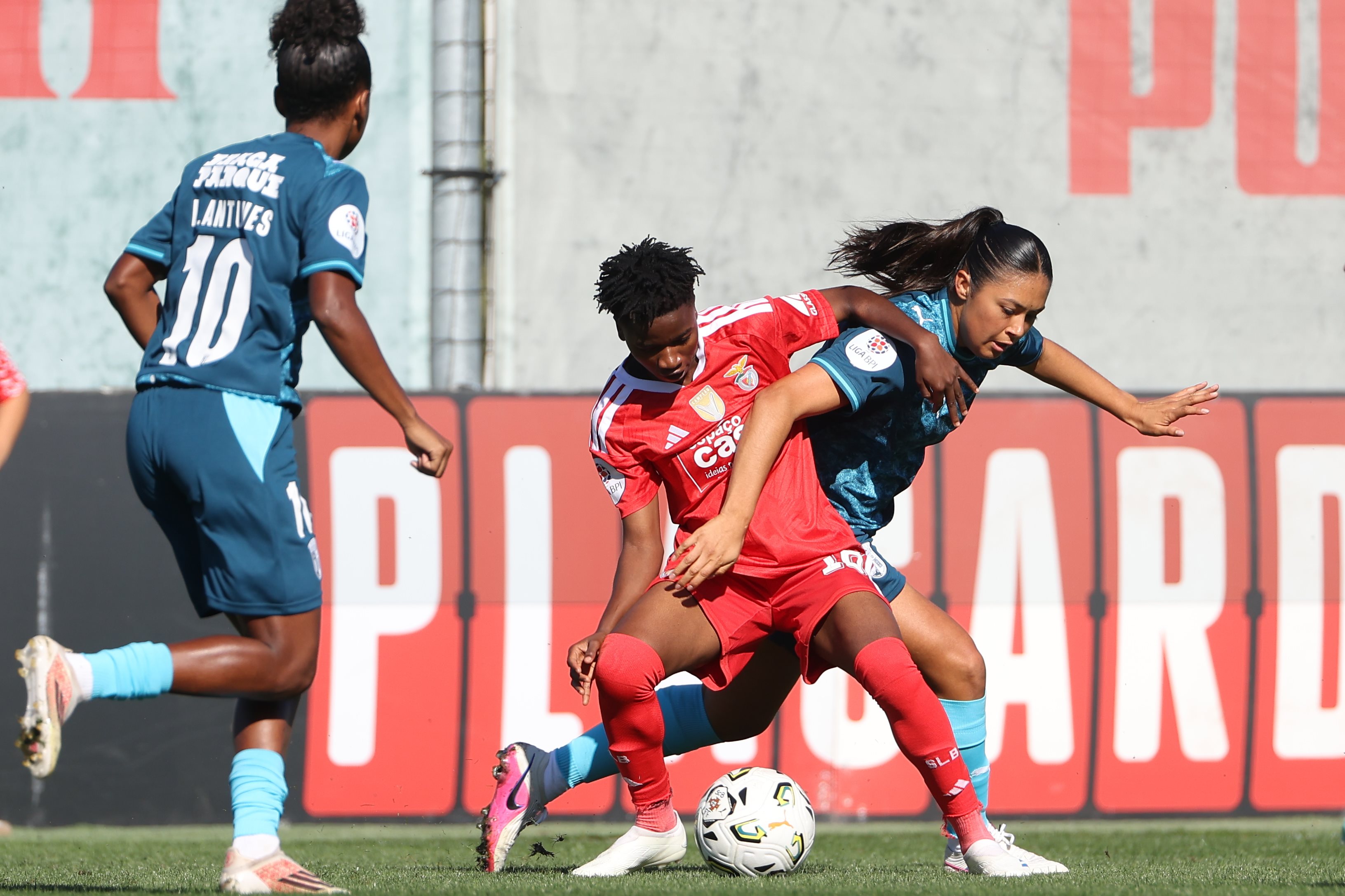O Benfica foi ao Amelia Morais golear o Braga por 6-0 no regresso à Taça da Liga