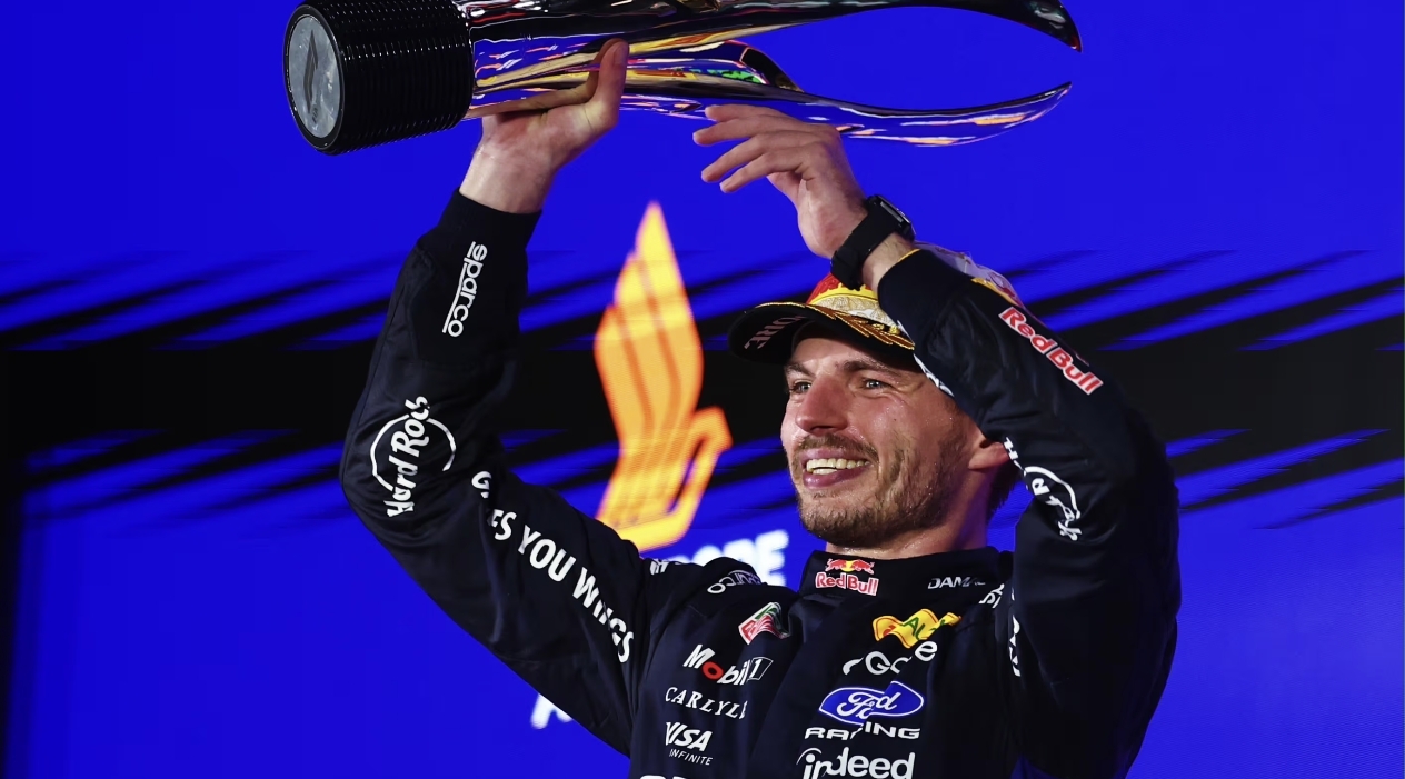 Verstappen celebra a 250.ª corrida na Fórmula 1 com vitória inédita em Singapura e segundo triunfo consecutivo