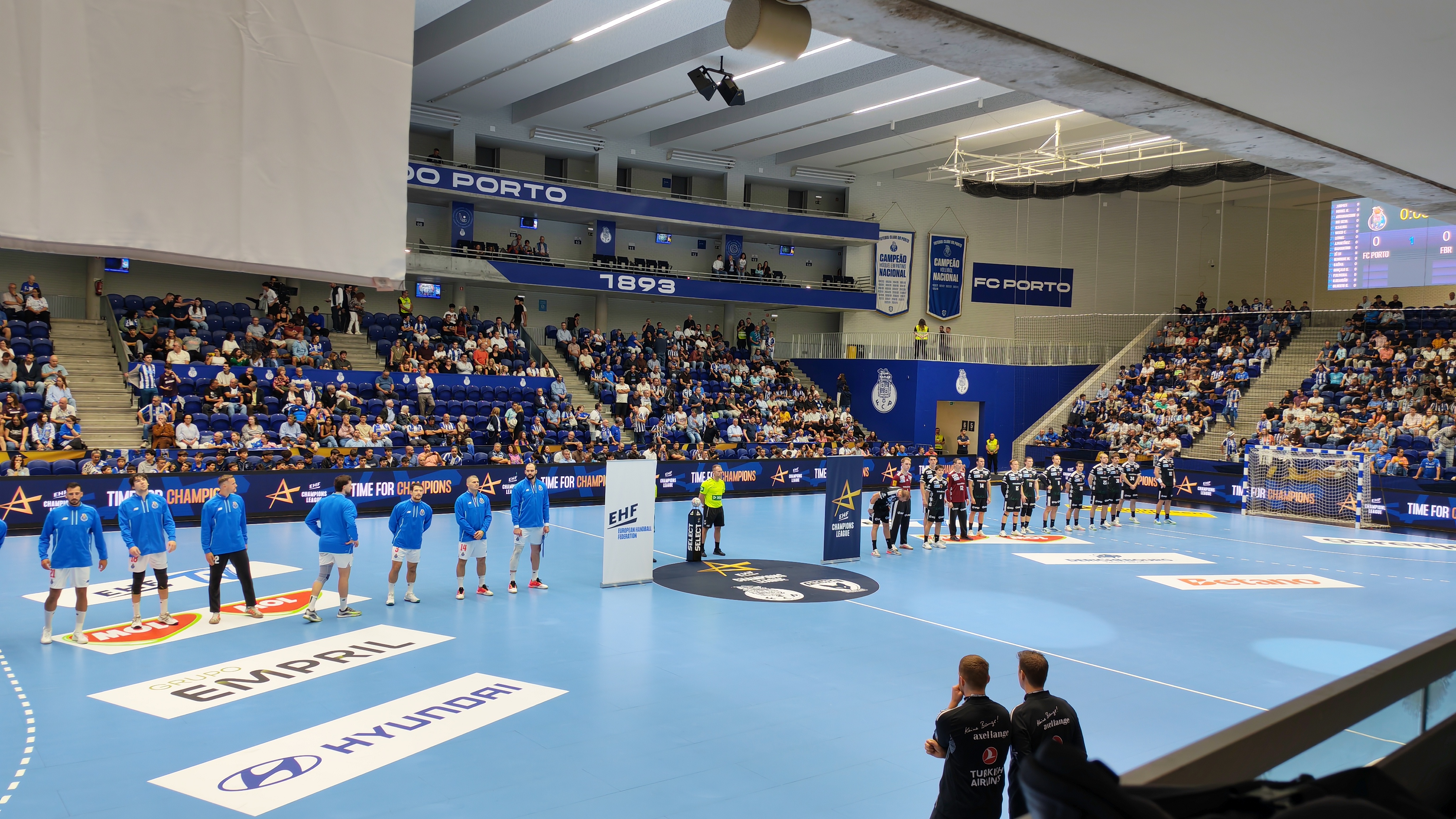FC Porto cai, por muito pouco, perante o Füchse Berlim após duelo equilibrado até ao fim e despede-se da Liga dos Campeões rumo à Liga Europeia